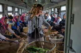 绿皮火车上的中国百态