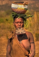非洲部落女性唇盘